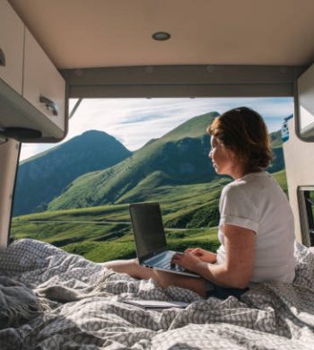 Wie bleibt man unterwegs online im Wohnwagen?