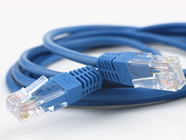 Quelle catégorie de câble Ethernet utiliser pour le PoE, et quelle est la longueur maximale ?